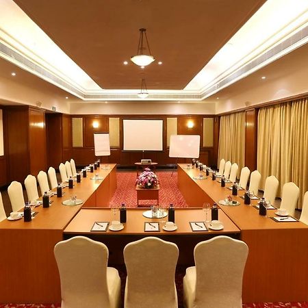 Greenpark Chennai Zewnętrze zdjęcie A meeting room at a hotel