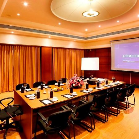 Greenpark Chennai Zewnętrze zdjęcie Boardroom at the Taj Bengal