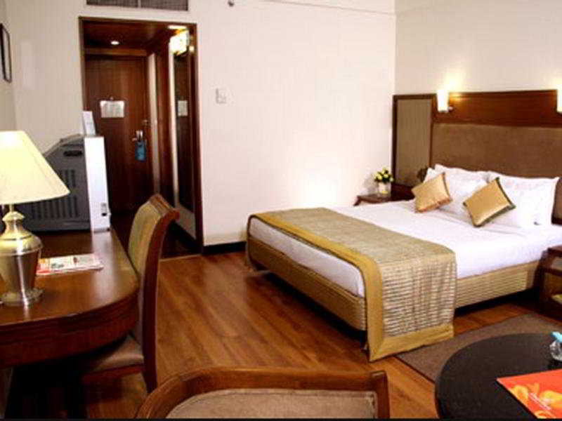 Greenpark Chennai Zewnętrze zdjęcie A room at the Imperial