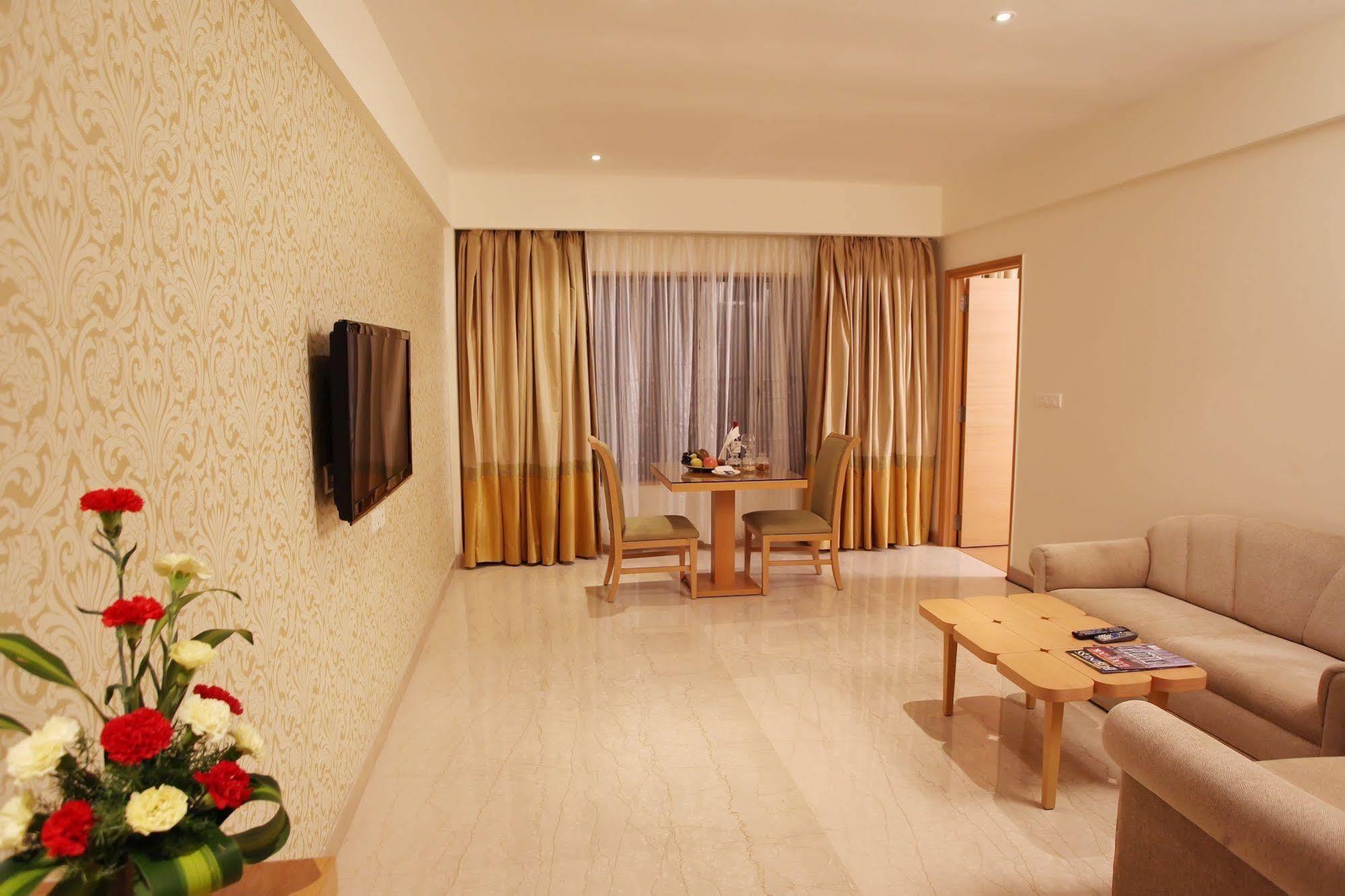 Greenpark Chennai Zewnętrze zdjęcie A suite at the hotel
