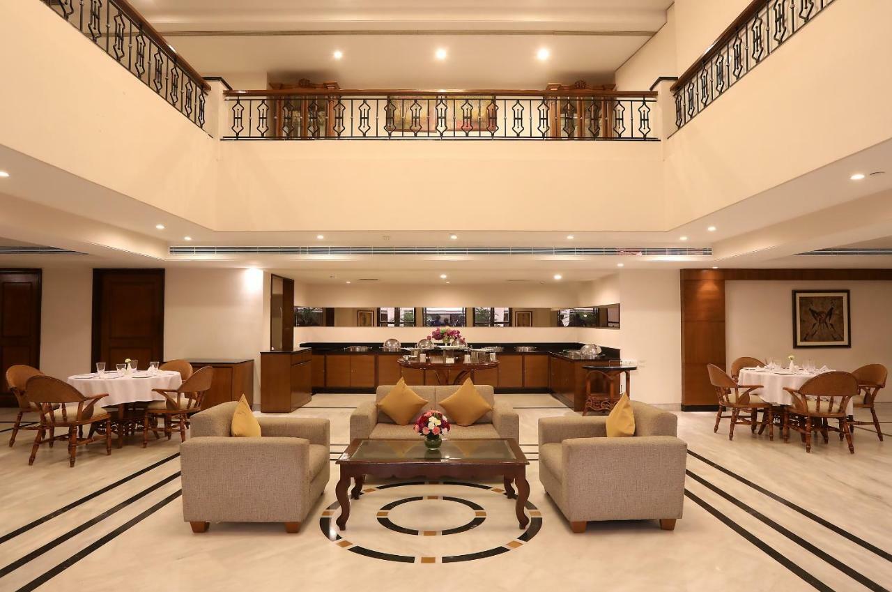 Greenpark Chennai Zewnętrze zdjęcie The lobby of the hotel