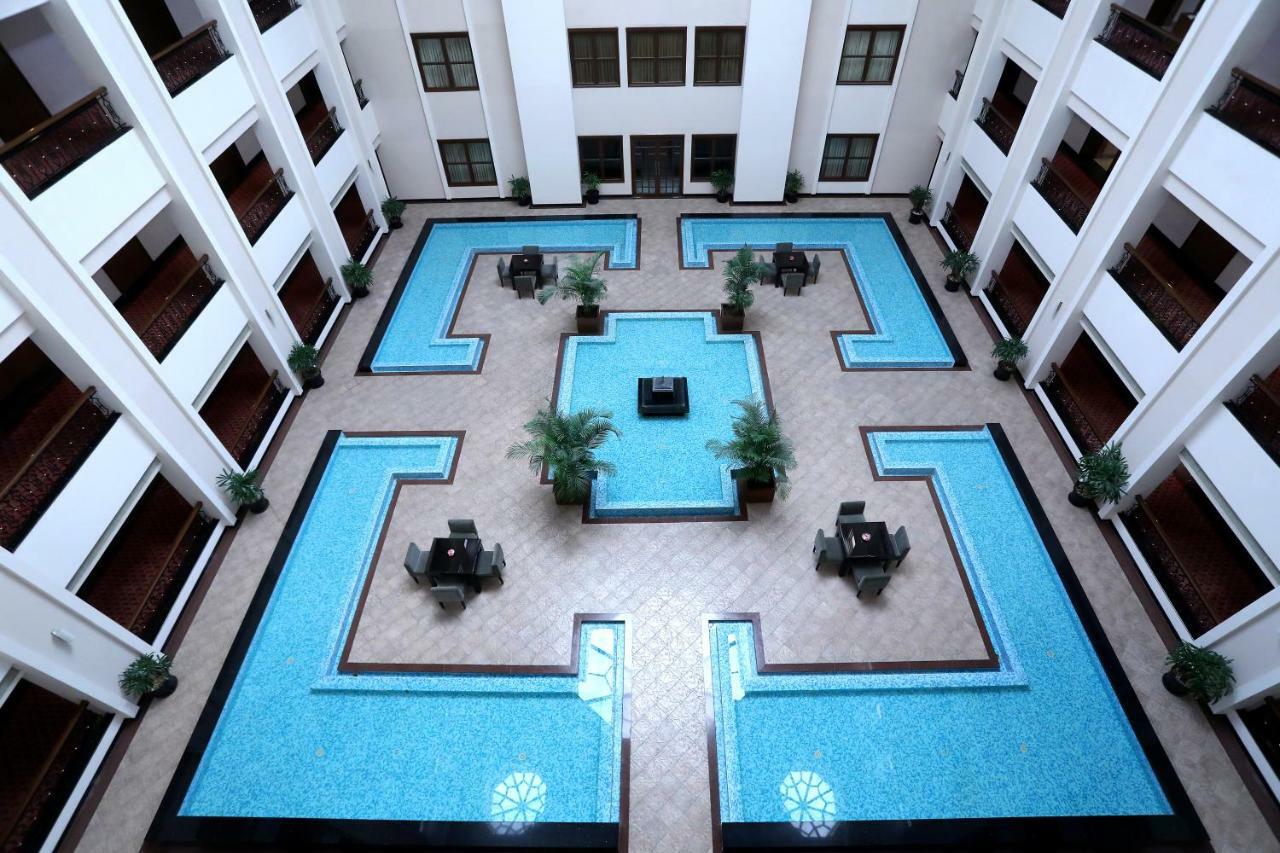 Greenpark Chennai Zewnętrze zdjęcie The interior of the hotel