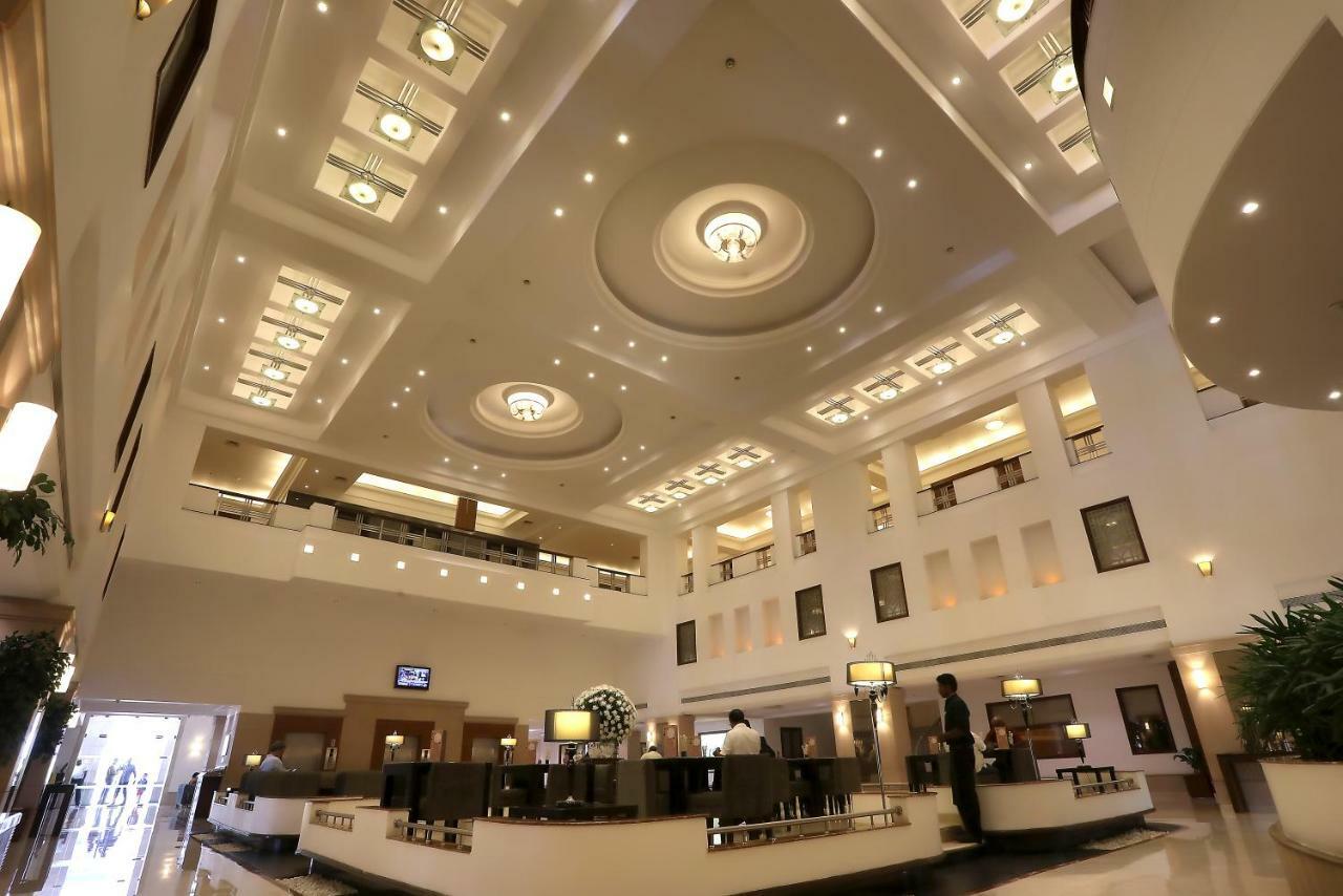 Greenpark Chennai Zewnętrze zdjęcie The lobby of the hotel