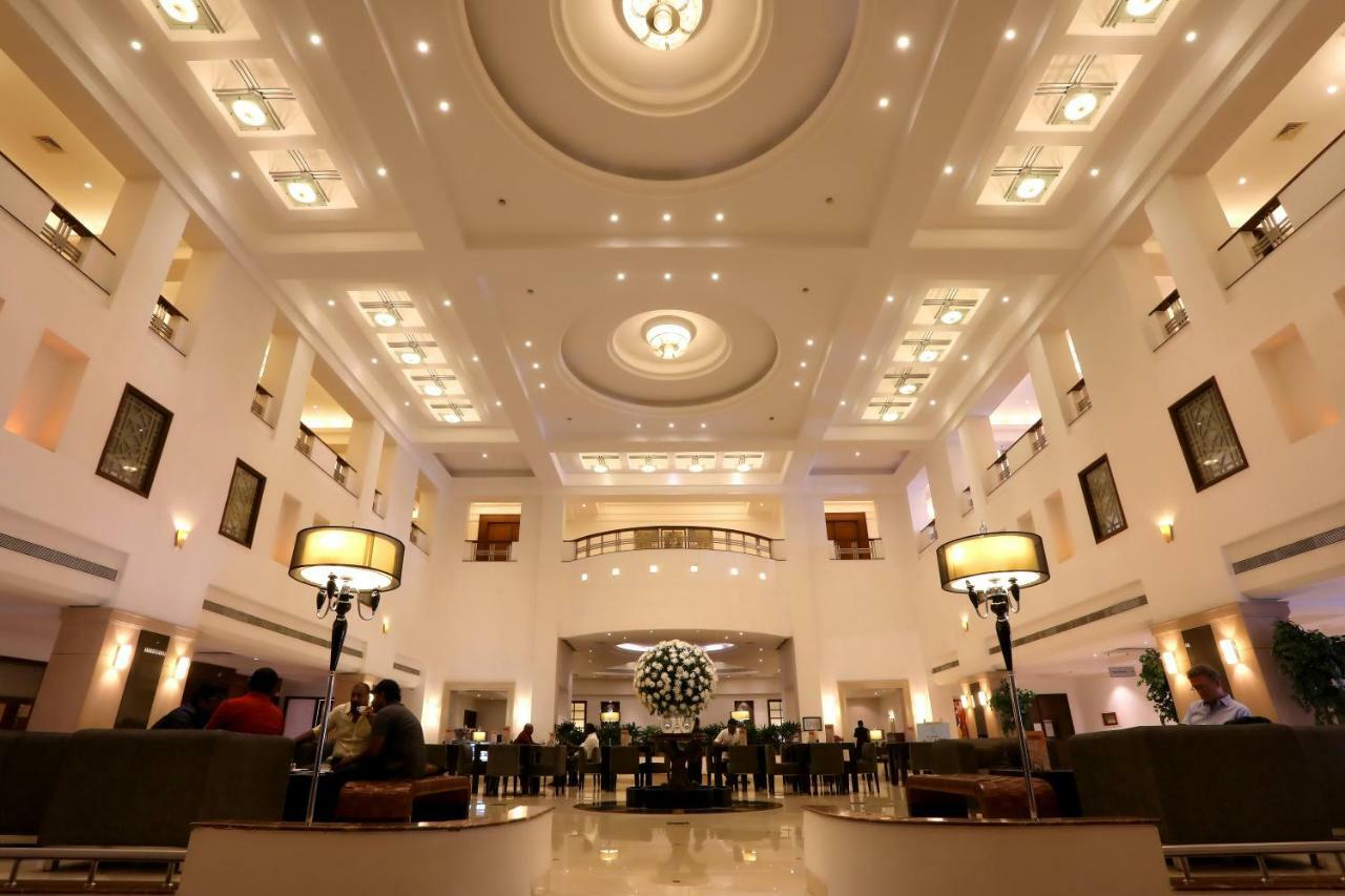 Greenpark Chennai Zewnętrze zdjęcie The lobby of the hotel