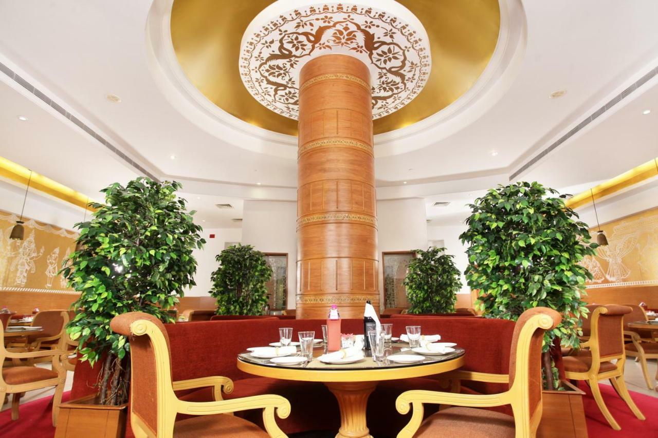 Greenpark Chennai Zewnętrze zdjęcie The interior of the restaurant