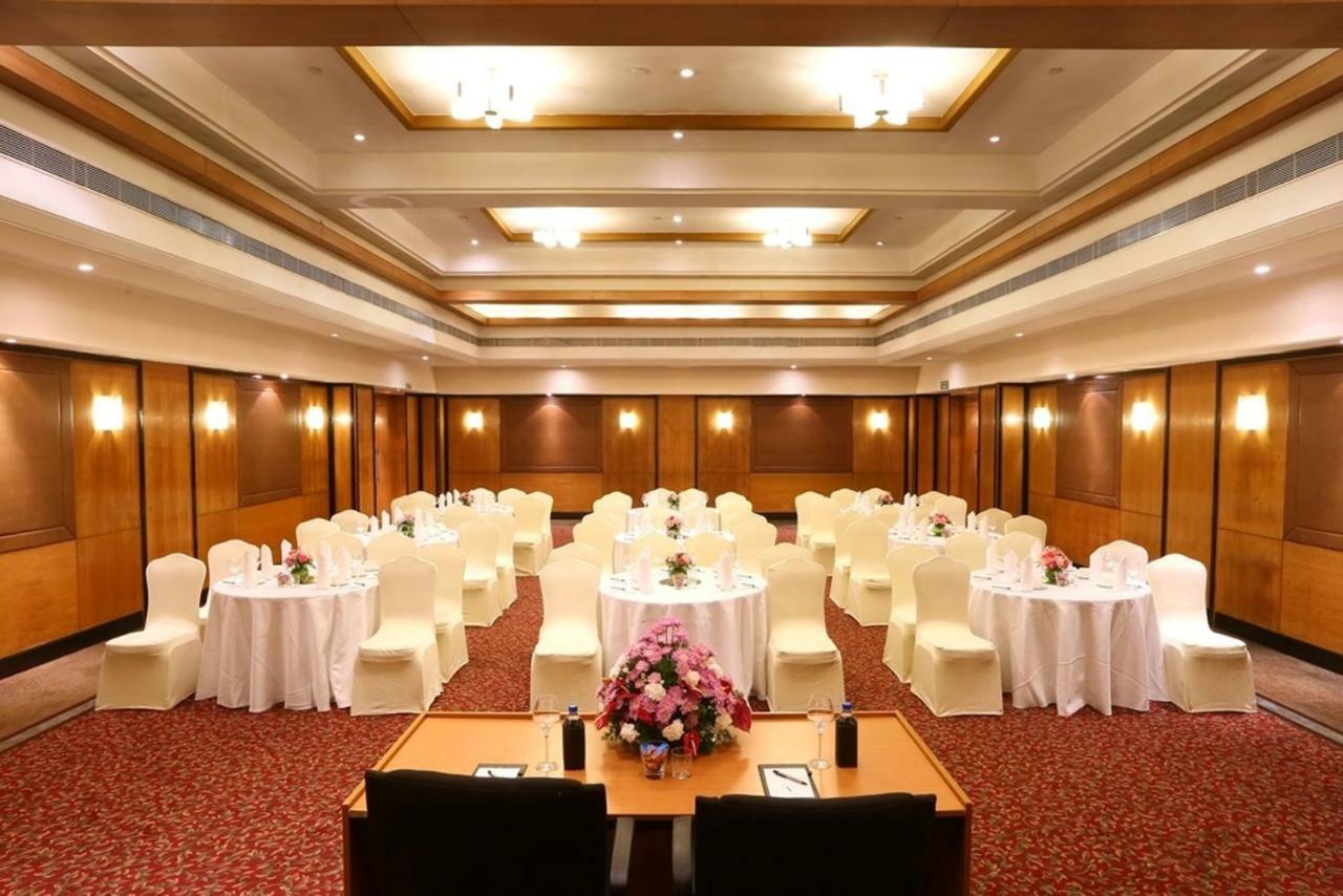 Greenpark Chennai Zewnętrze zdjęcie The Royal
